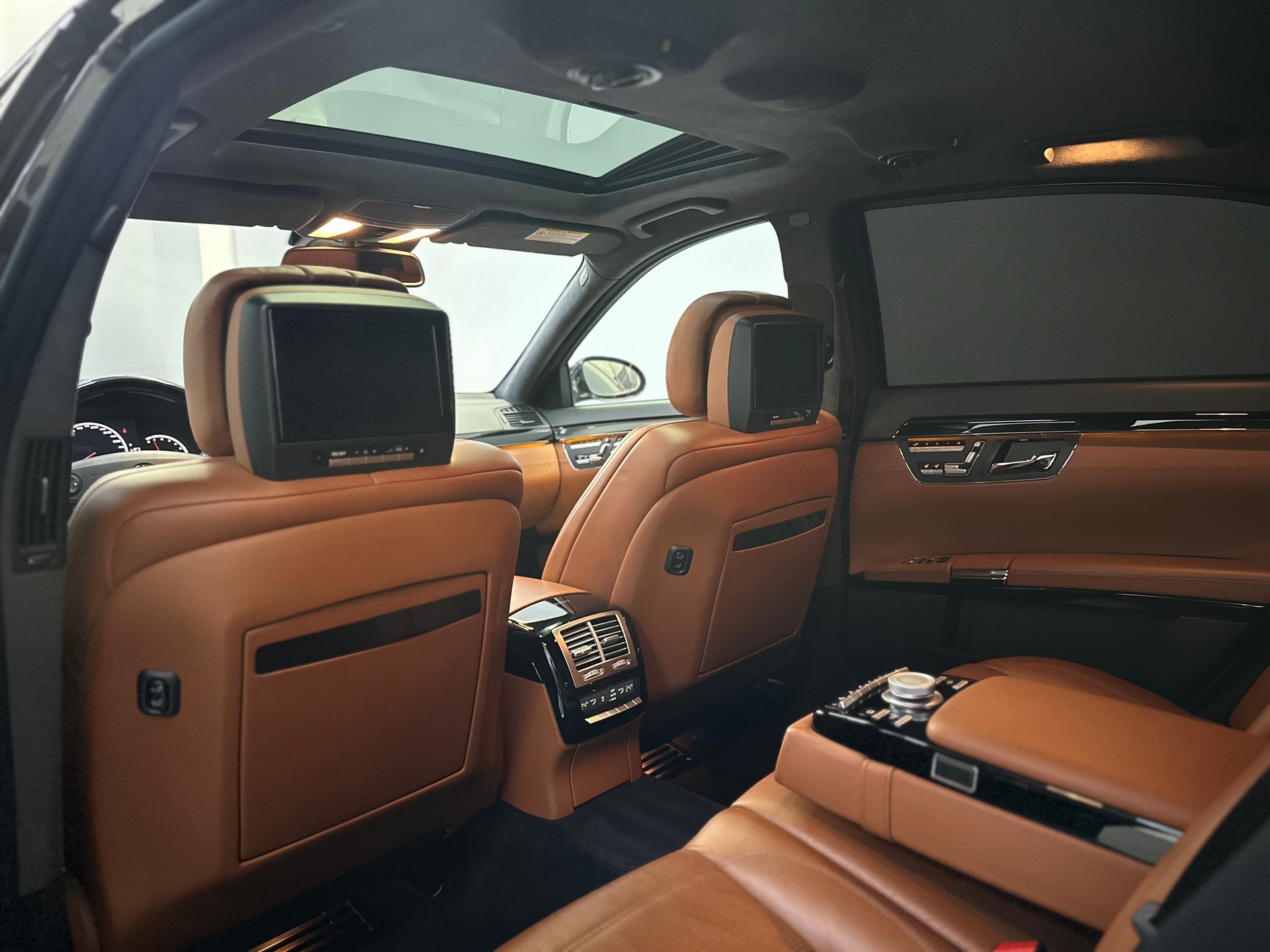 MERCEDES-BENZ S 65 AMG L Automatic-image-17