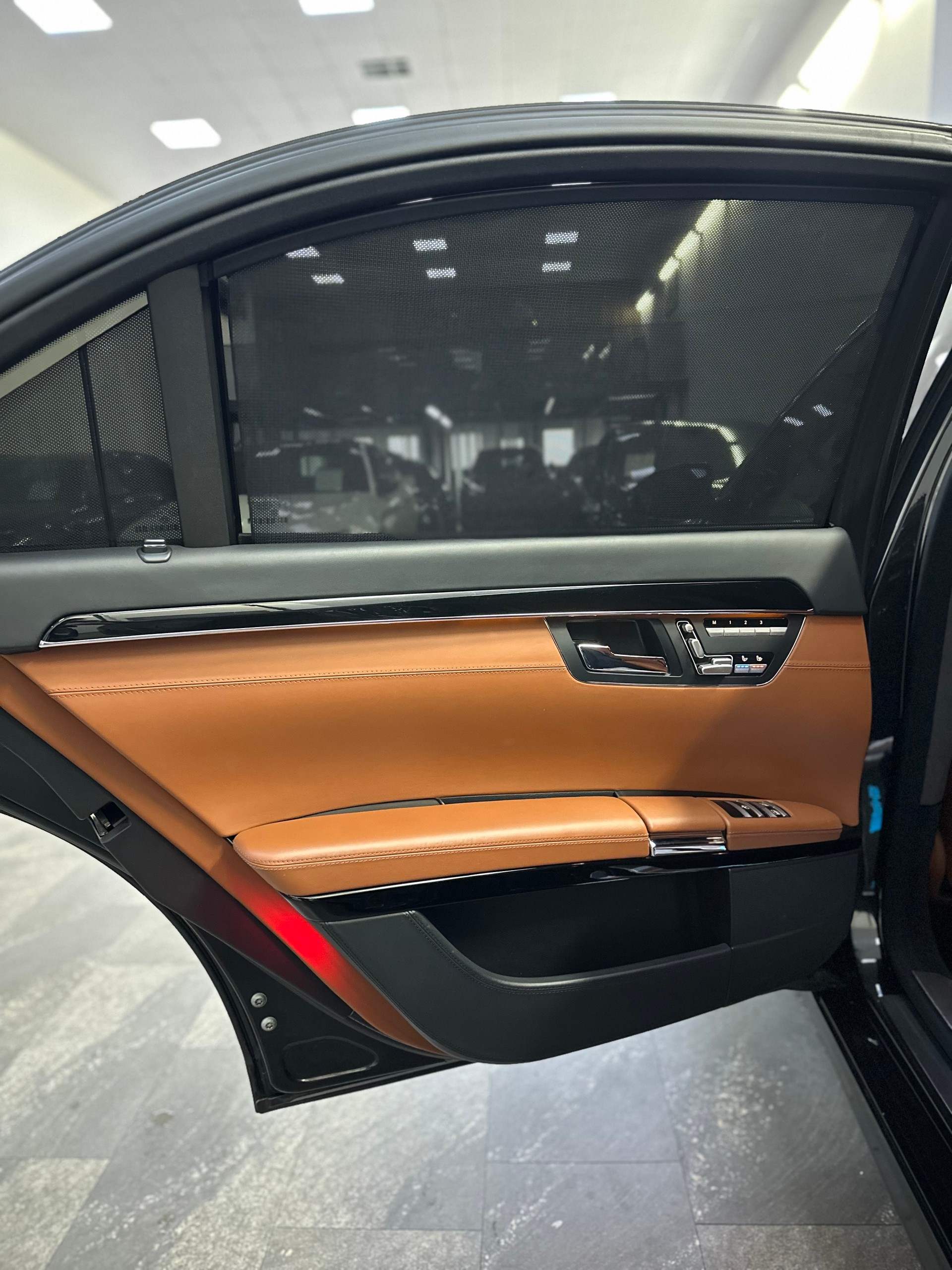 MERCEDES-BENZ S 65 AMG L Automatic-image-25