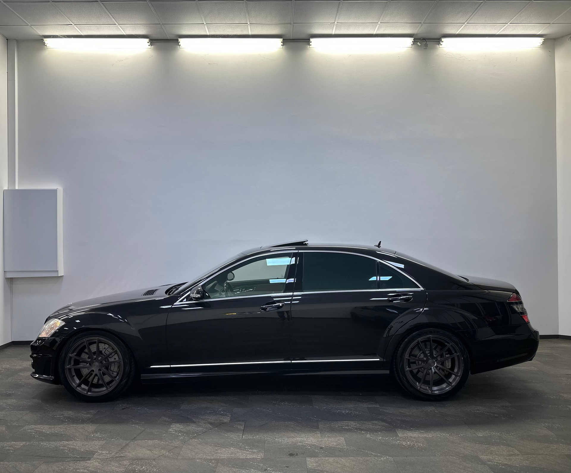 MERCEDES-BENZ S 65 AMG L Automatic-image-2
