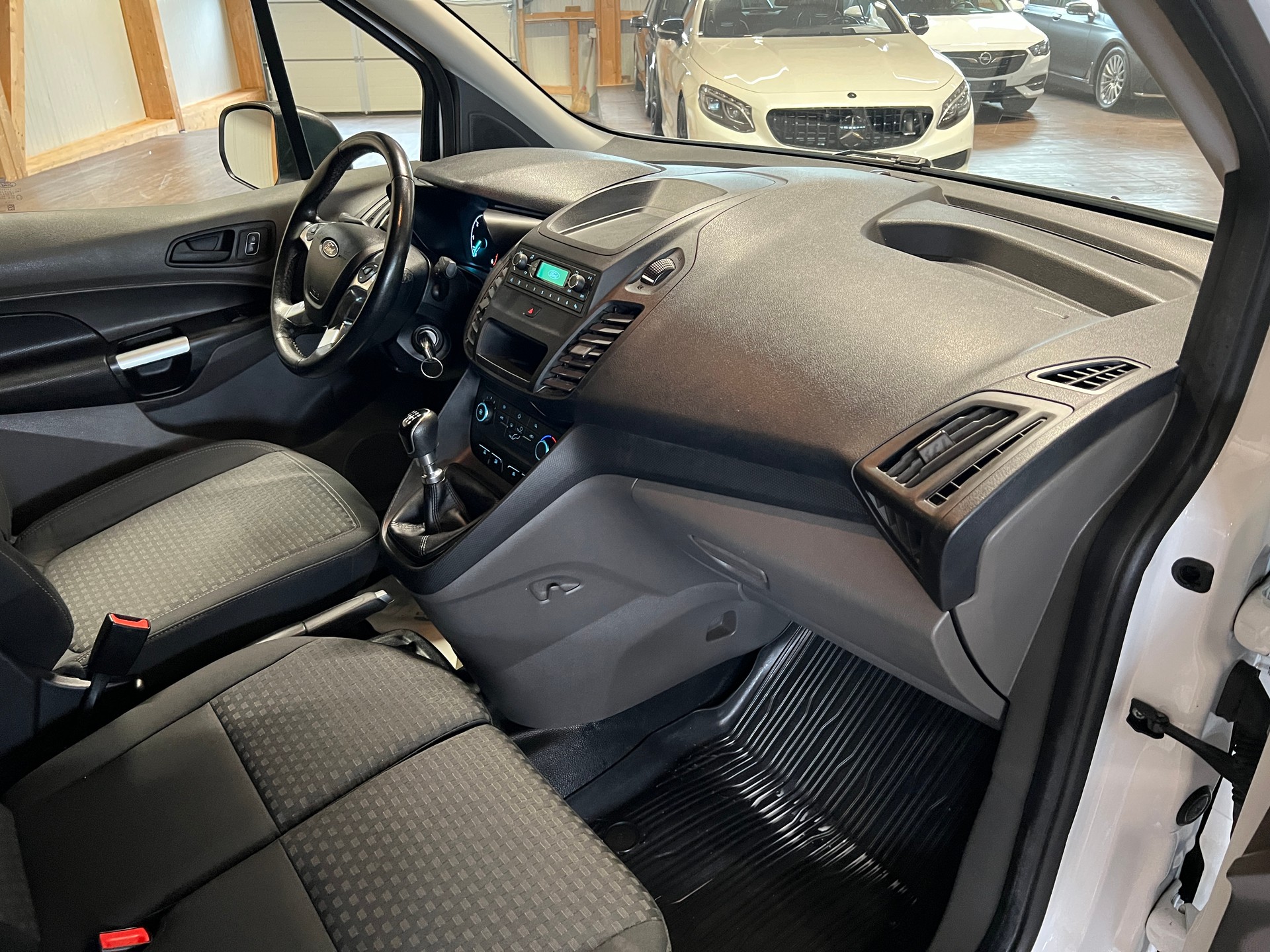 FORD Transit Connect Van T200 1.5 Eco Blue Trend-image-11