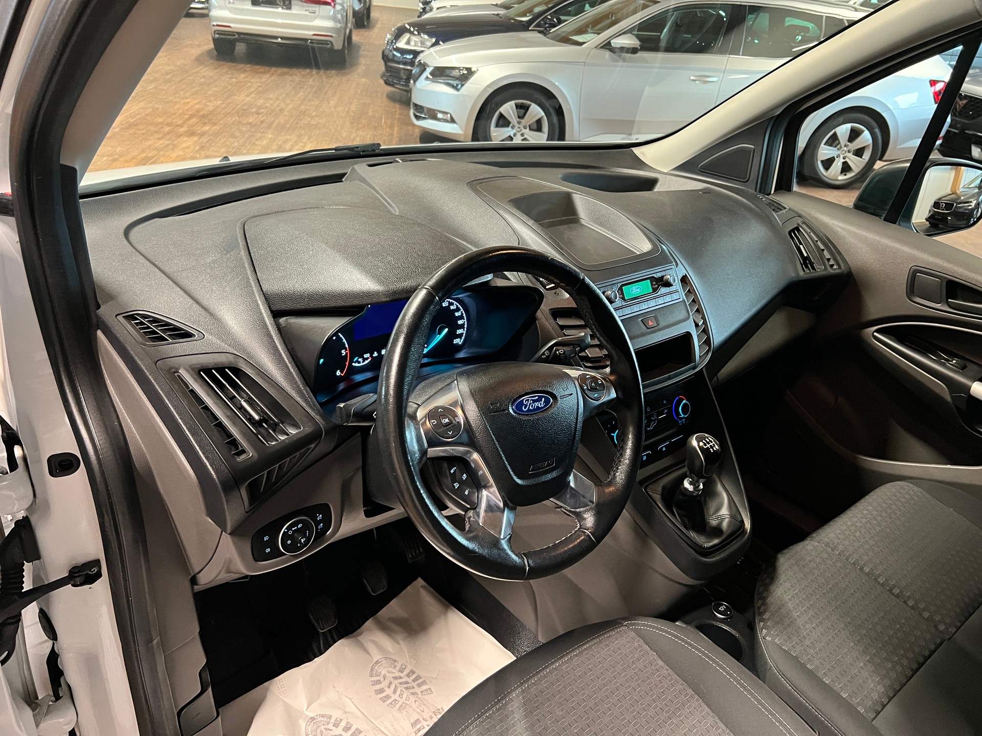 FORD Transit Connect Van T200 1.5 Eco Blue Trend-image-9