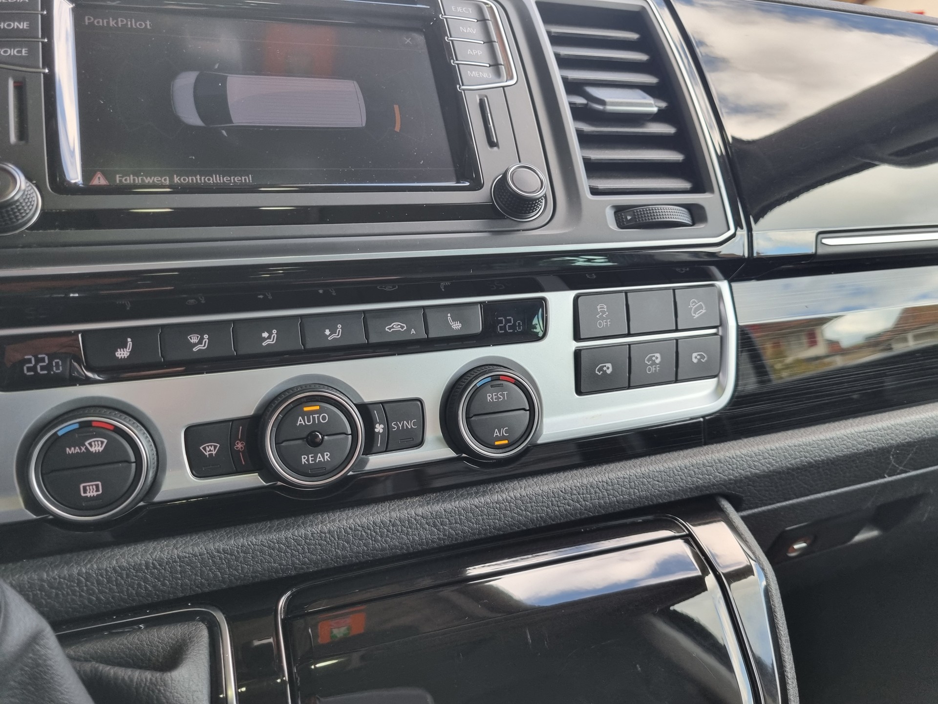 VW T6 Multivan 2.0 Bi-TDI Highline 4Motion DSG-image-17