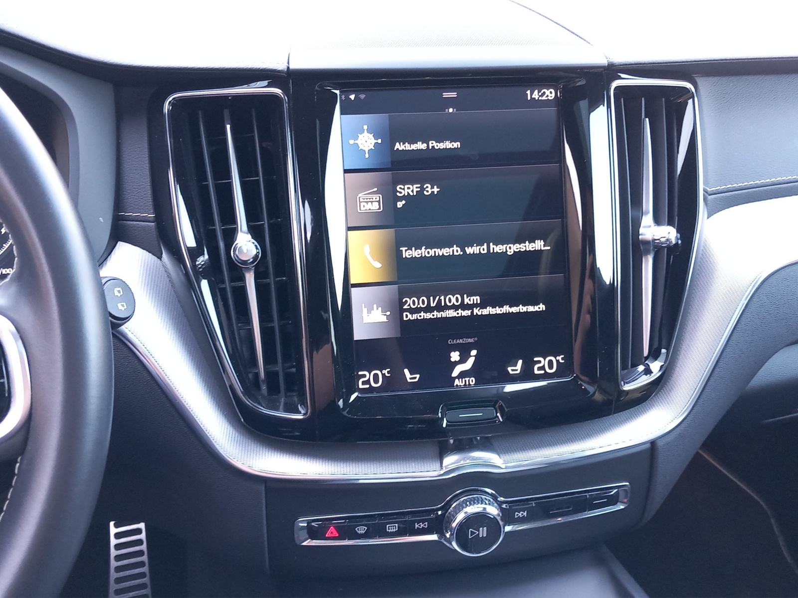 VOLVO XC60 2.0 T8 TE R-Design eAWD-image-15