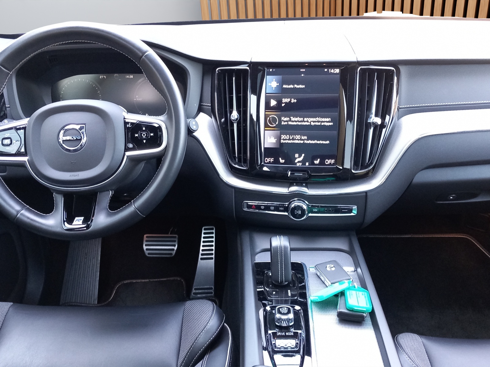 VOLVO XC60 2.0 T8 TE R-Design eAWD-image-14