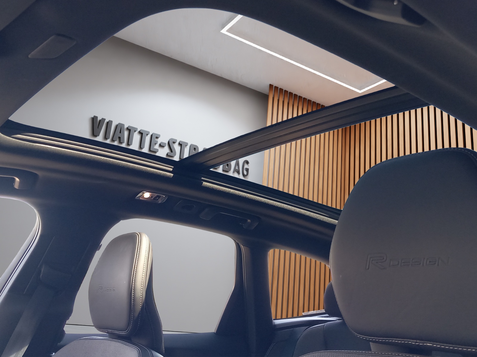 VOLVO XC60 2.0 T8 TE R-Design eAWD-image-19