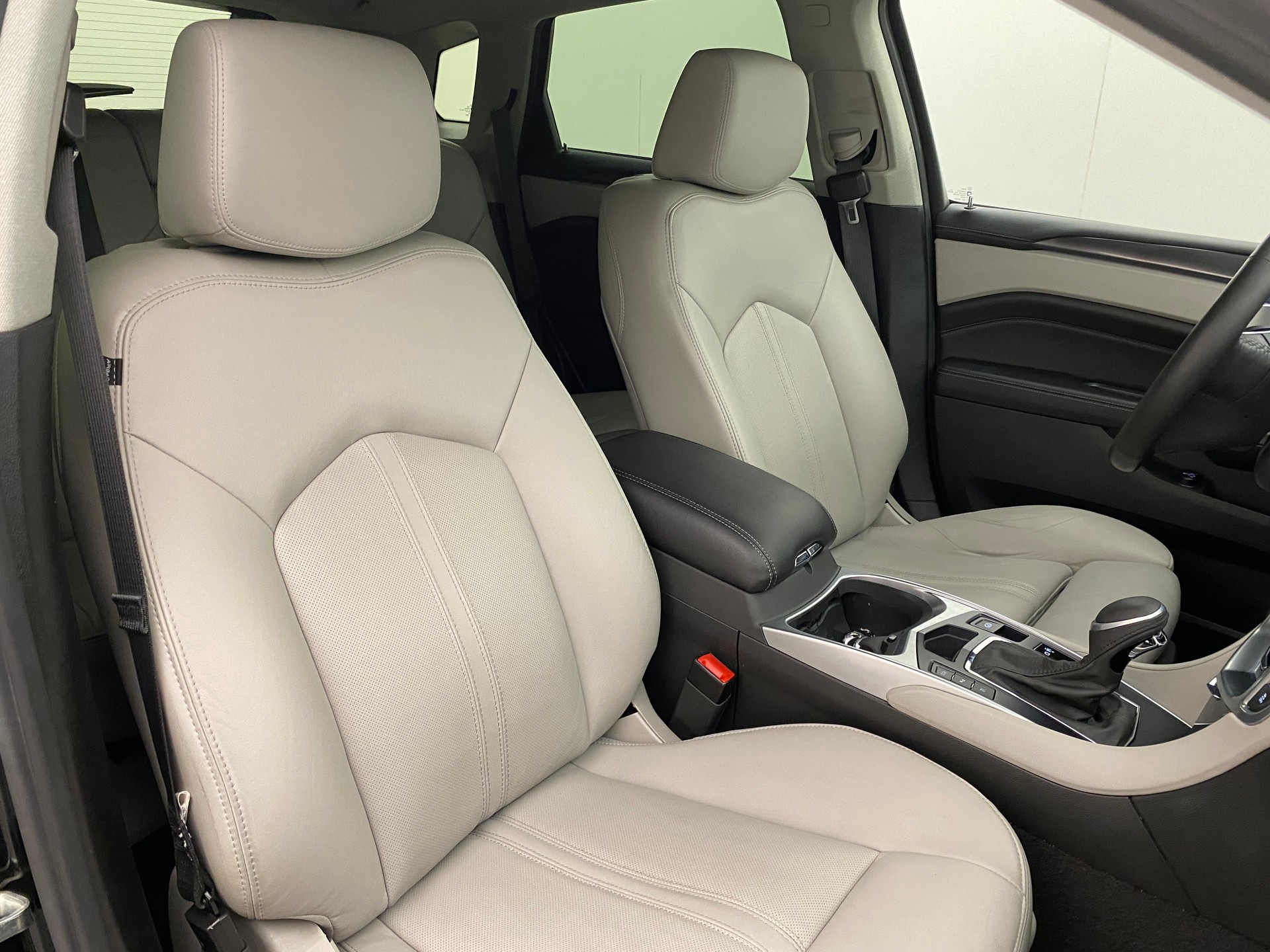 CADILLAC SRX 3.6 V6 AWD-image-11