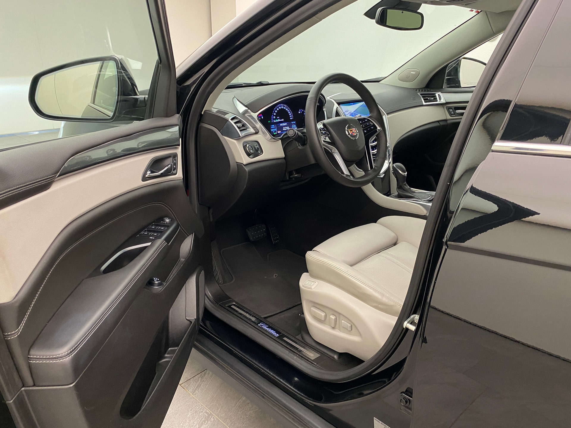 CADILLAC SRX 3.6 V6 AWD-image-10