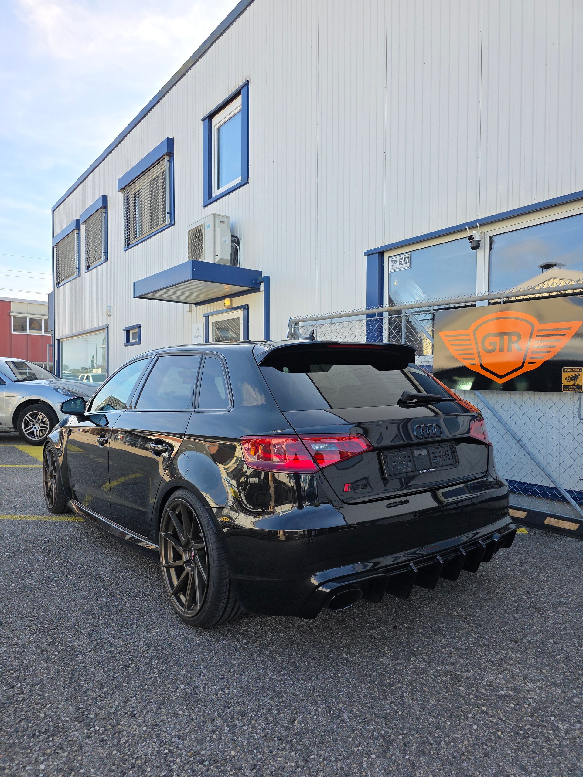 AUDI RS3 2.5 TSI quattro S-tronic-image-5