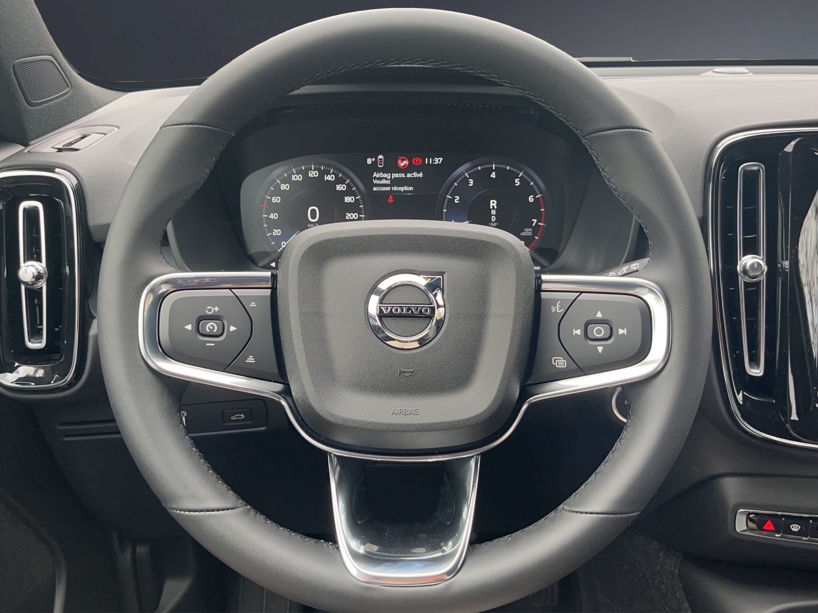 VOLVO XC40 B3 Benzin Mild Hybrid Xcite DCT-image-10