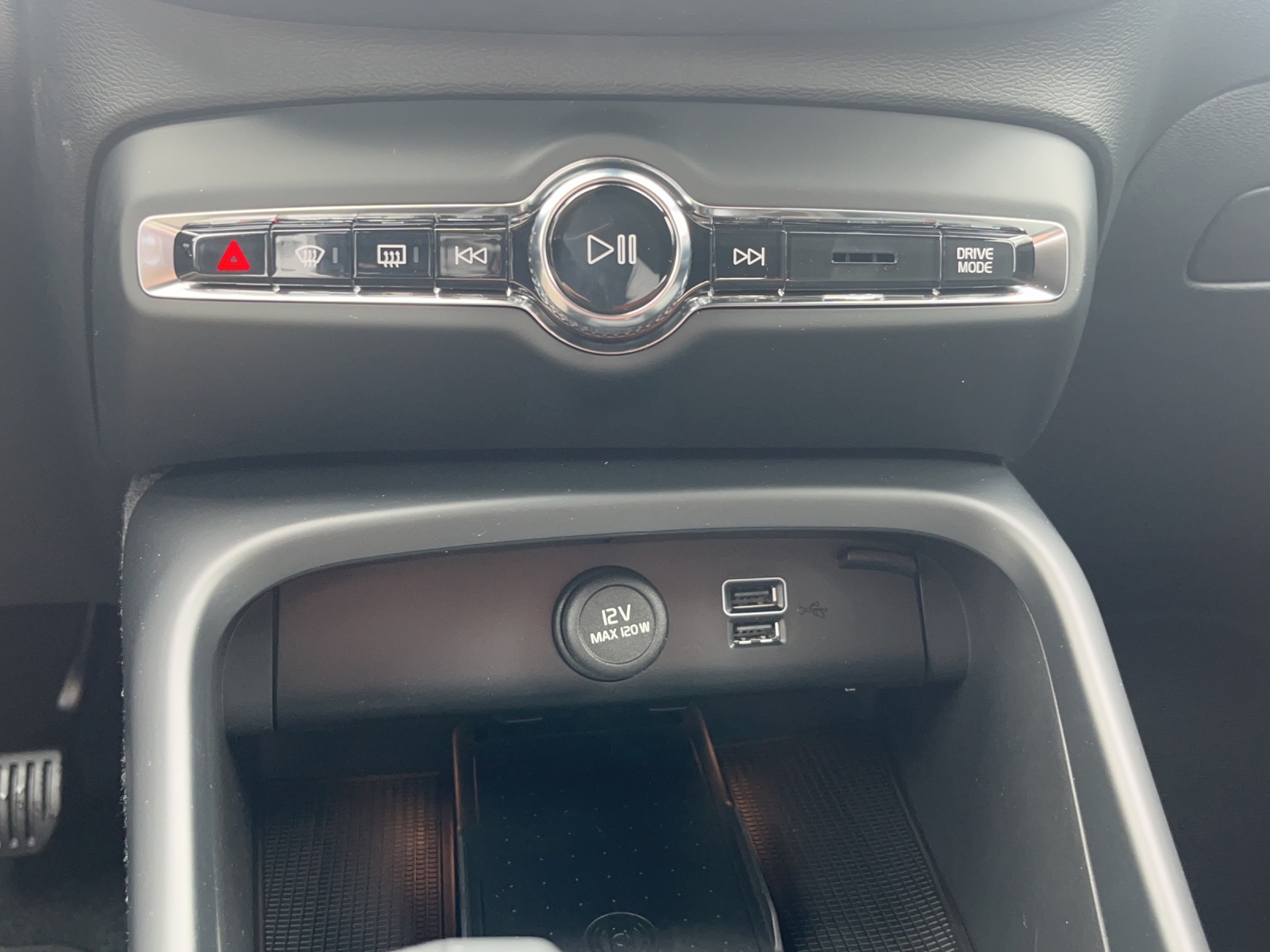 VOLVO XC40 B3 Benzin Mild Hybrid Xcite DCT-image-8