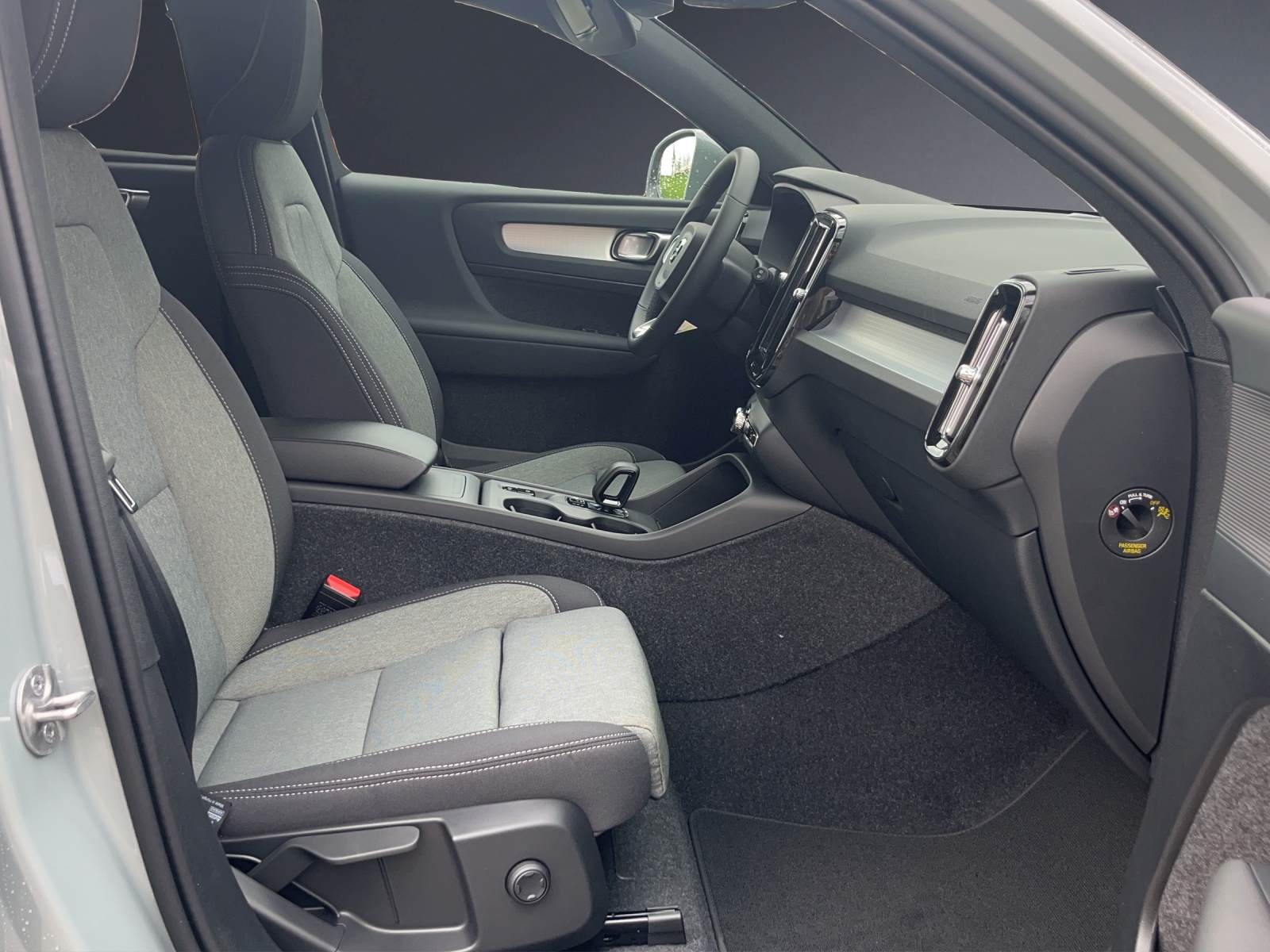 VOLVO XC40 B3 Benzin Mild Hybrid Xcite DCT-image-16