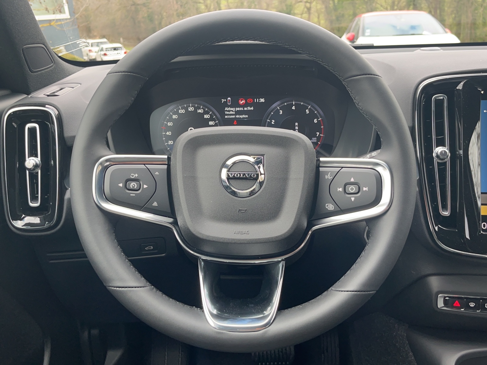 VOLVO XC40 B3 Benzin Mild Hybrid Xcite DCT-image-6