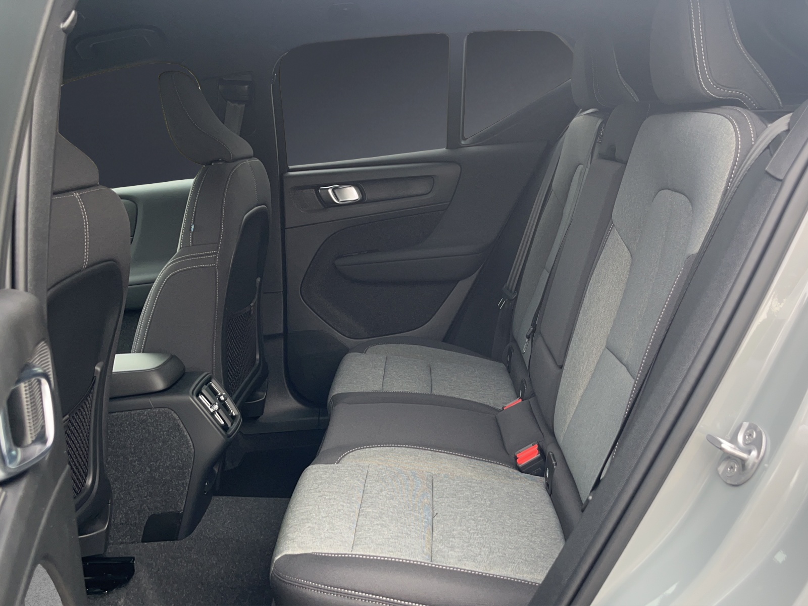 VOLVO XC40 B3 Benzin Mild Hybrid Xcite DCT-image-12