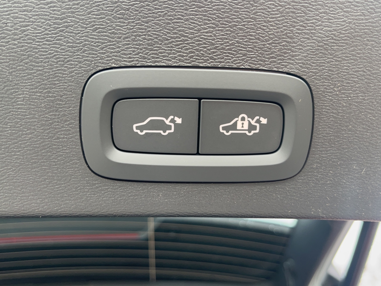 VOLVO XC40 B3 Benzin Mild Hybrid Xcite DCT-image-19