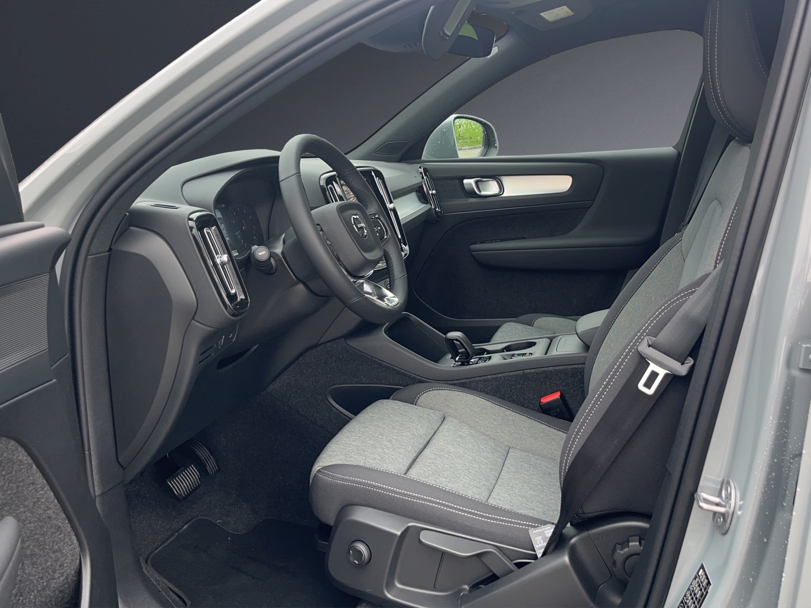VOLVO XC40 B3 Benzin Mild Hybrid Xcite DCT-image-11