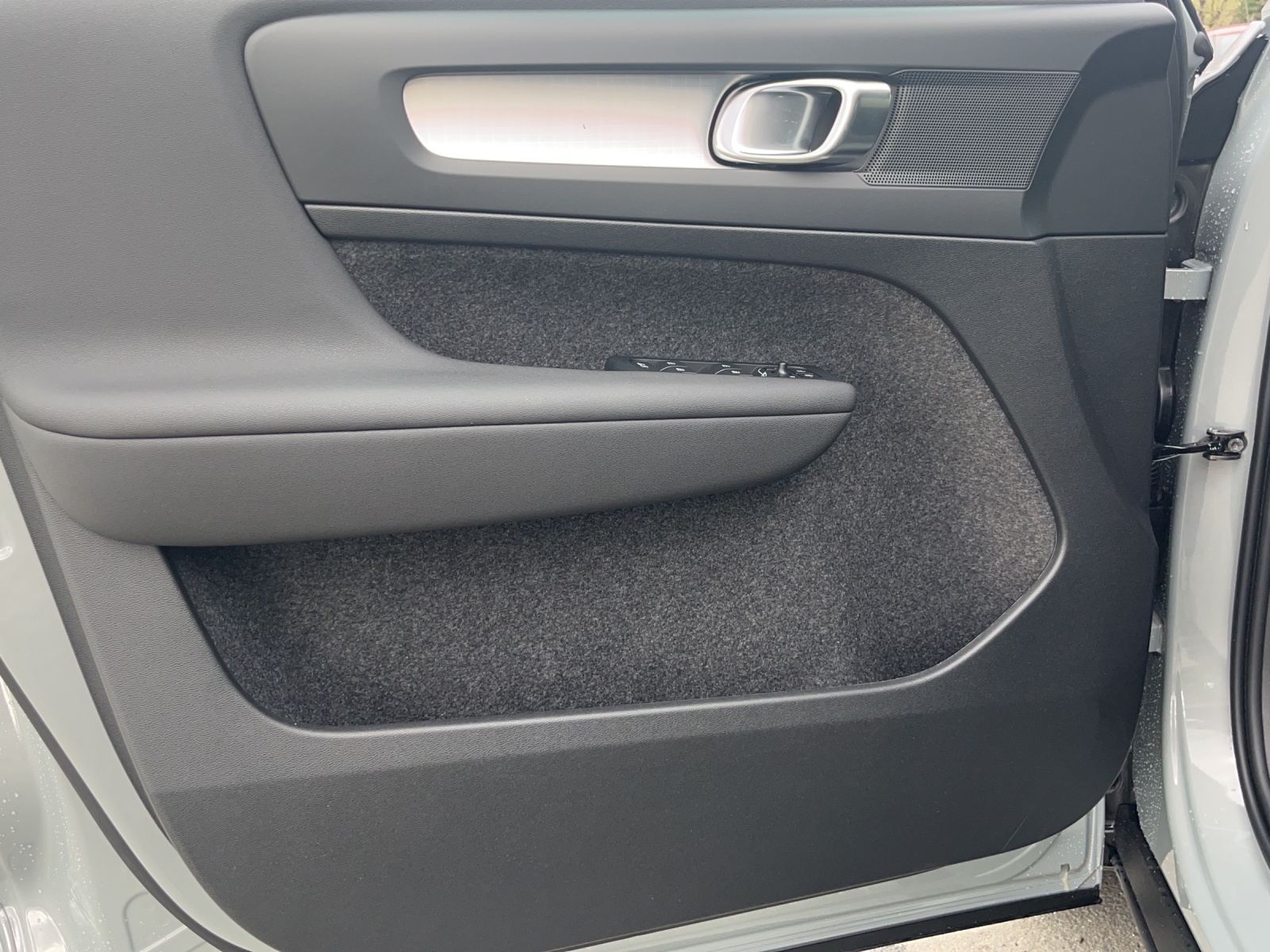 VOLVO XC40 B3 Benzin Mild Hybrid Xcite DCT-image-15