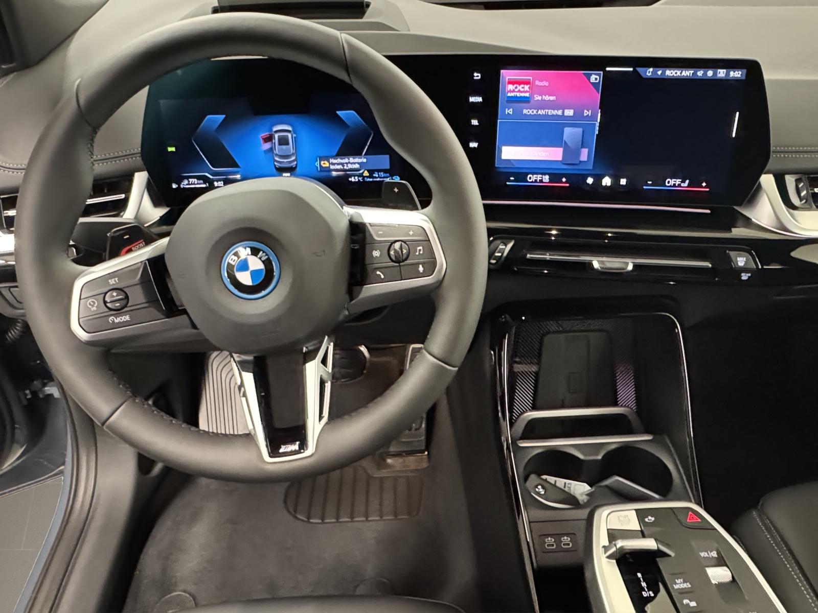 BMW 230e xDrive Active Tourer-image-15