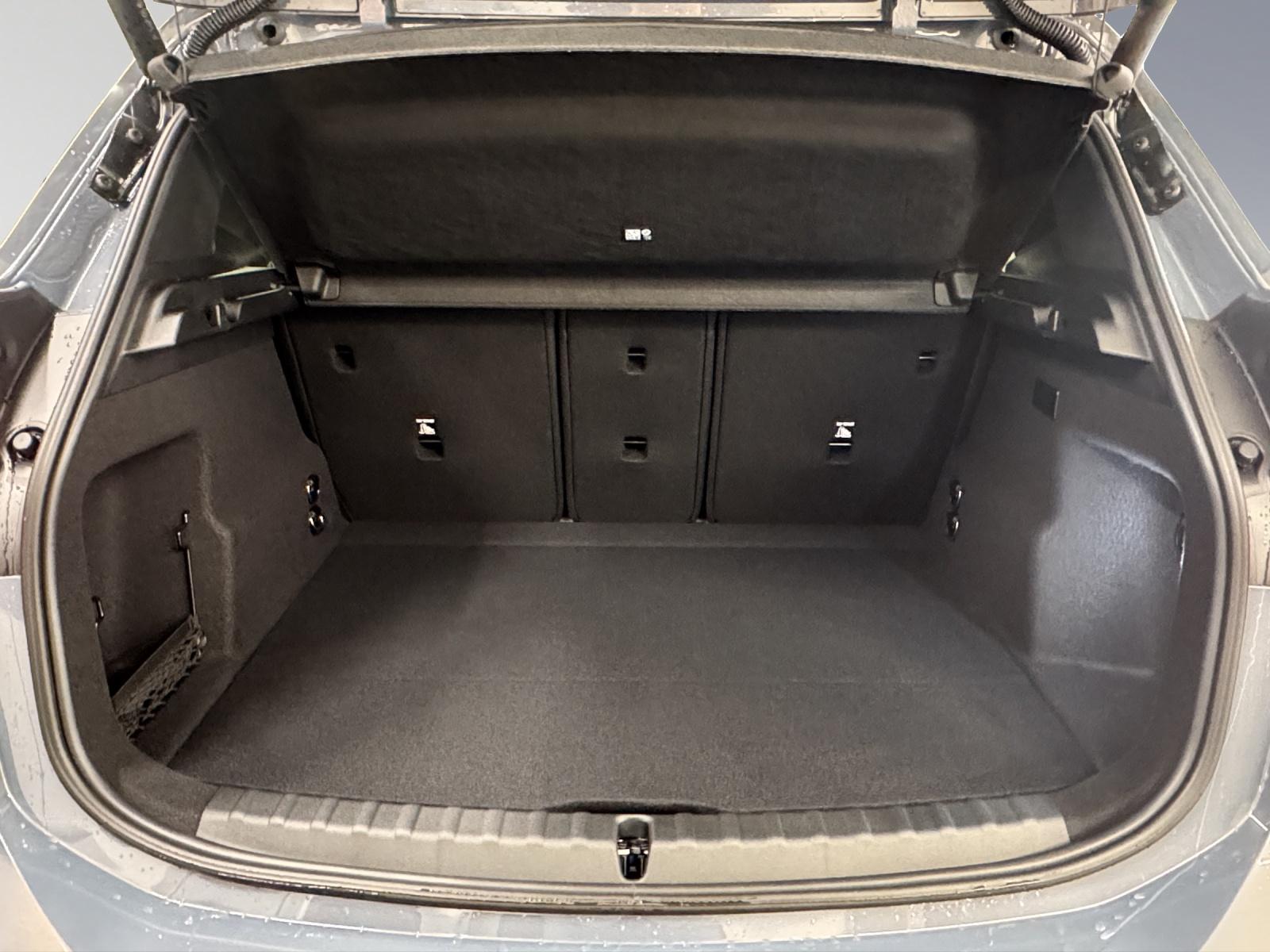 BMW 230e xDrive Active Tourer-image-9