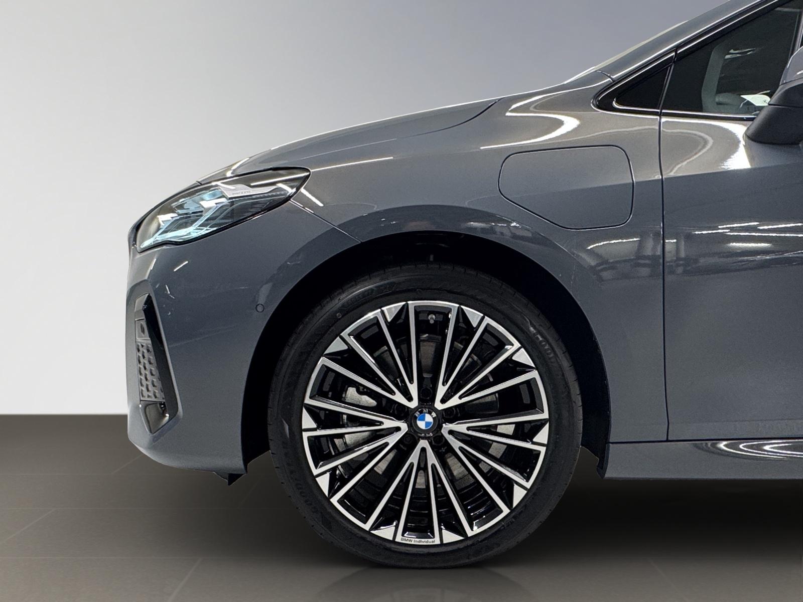 BMW 230e xDrive Active Tourer-image-8