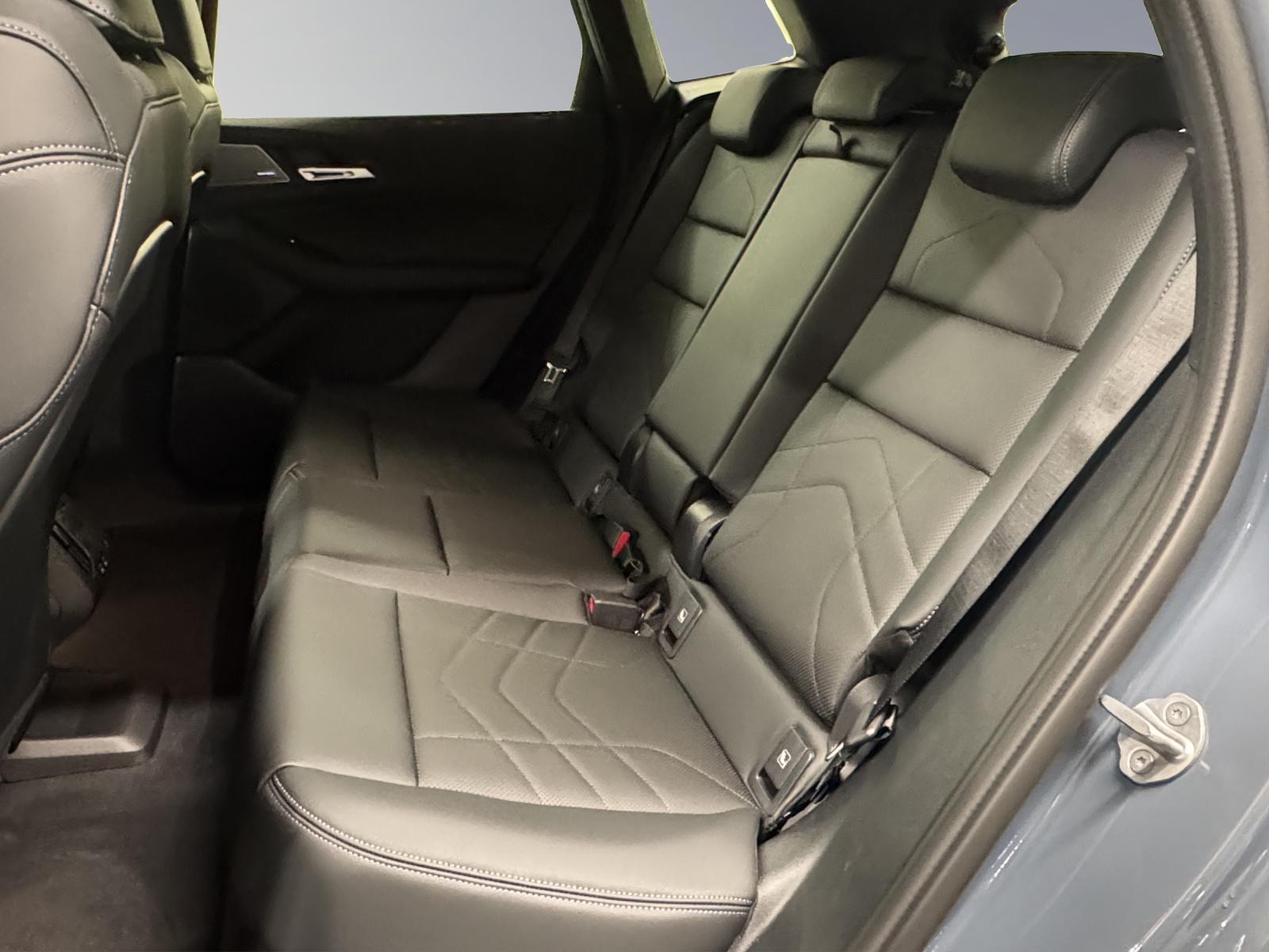 BMW 230e xDrive Active Tourer-image-11