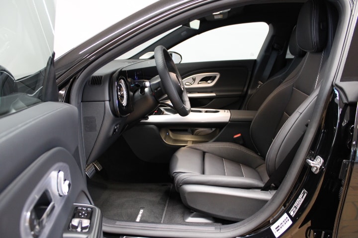MERCEDES-BENZ CLA 220 4Matic AMG Line-image-6