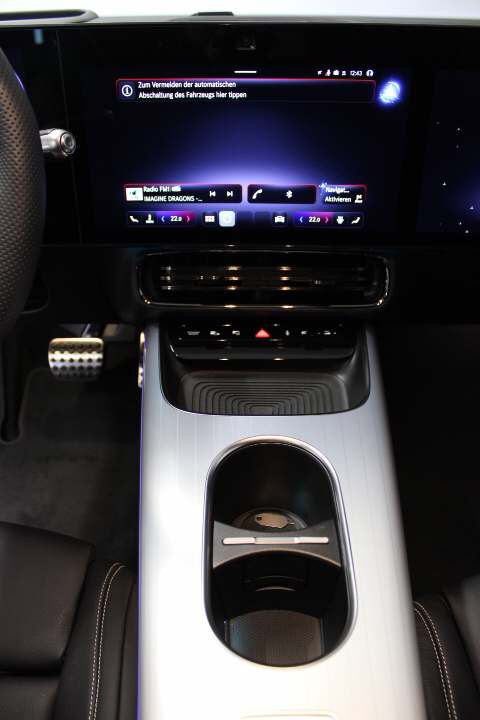 MERCEDES-BENZ CLA 220 4Matic AMG Line-image-9