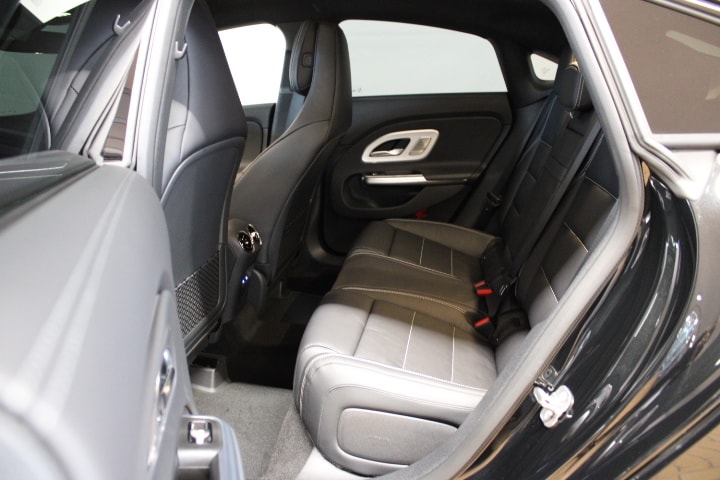 MERCEDES-BENZ CLA 220 4Matic AMG Line-image-12