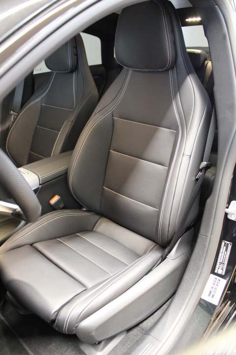 MERCEDES-BENZ CLA 220 4Matic AMG Line-image-5
