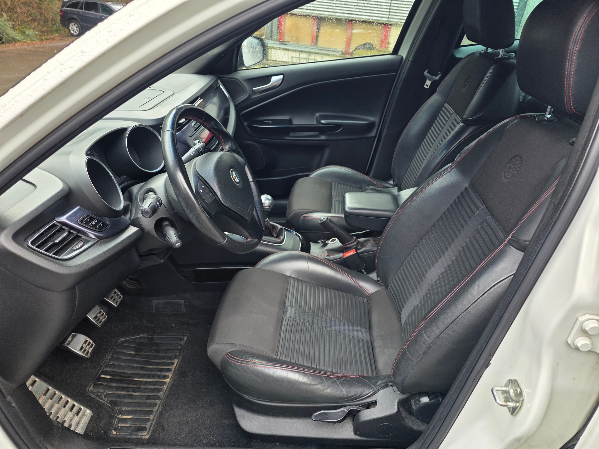 ALFA ROMEO Giulietta 1750 TBi Quadrifoglio Verde-image-9