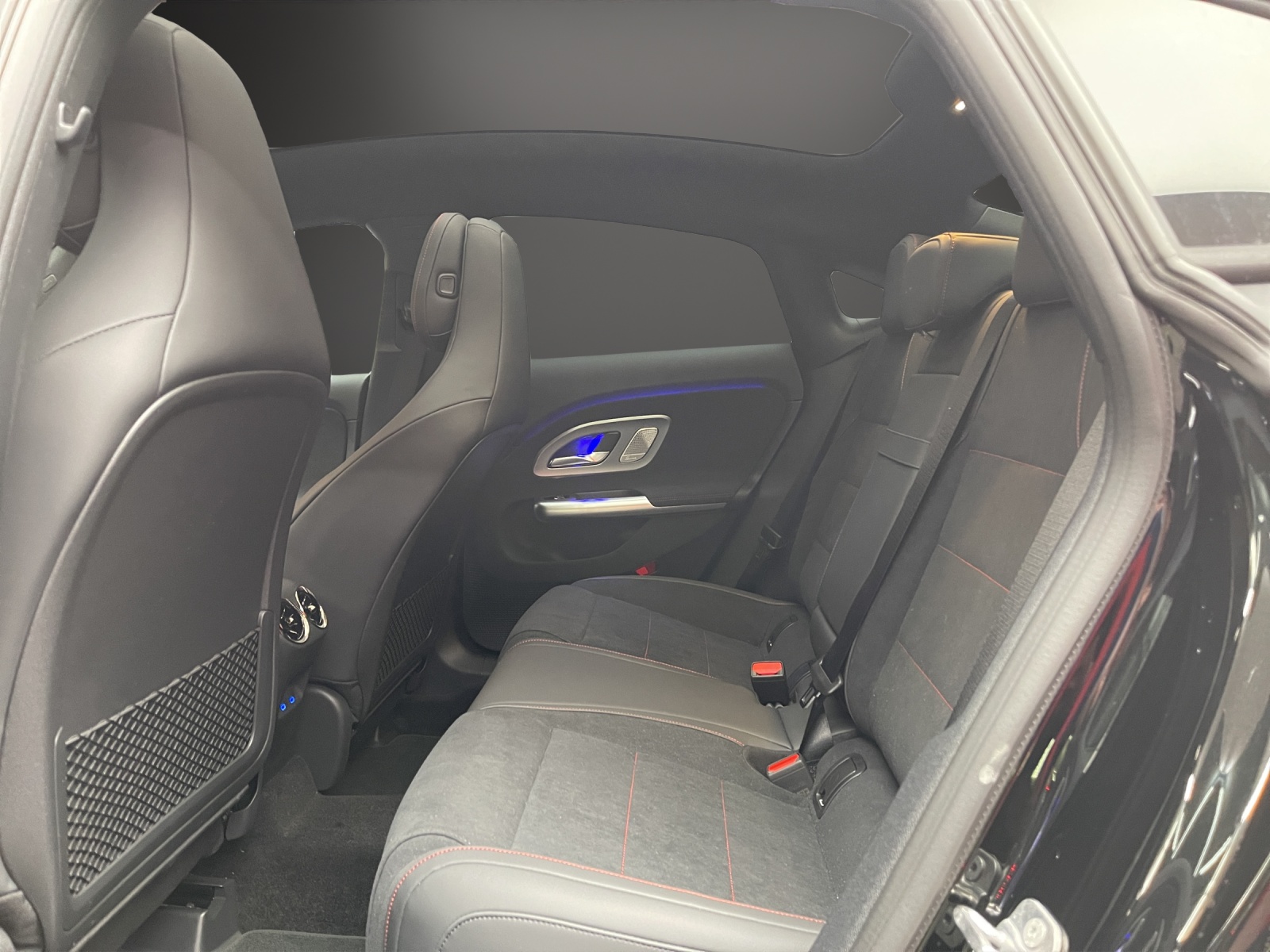 MERCEDES-BENZ CLA 200 8G-DCT-image-10
