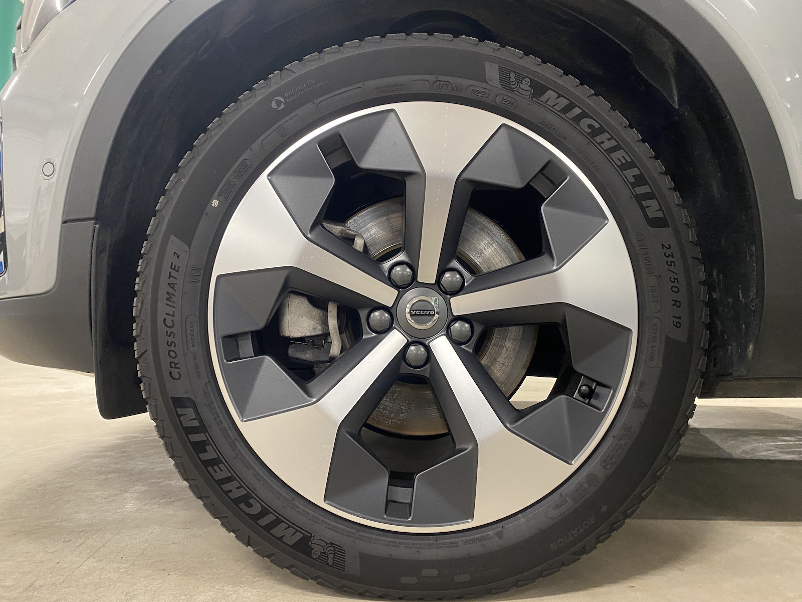 VOLVO XC40 2.0 B4 MH Plus Dark-image-14