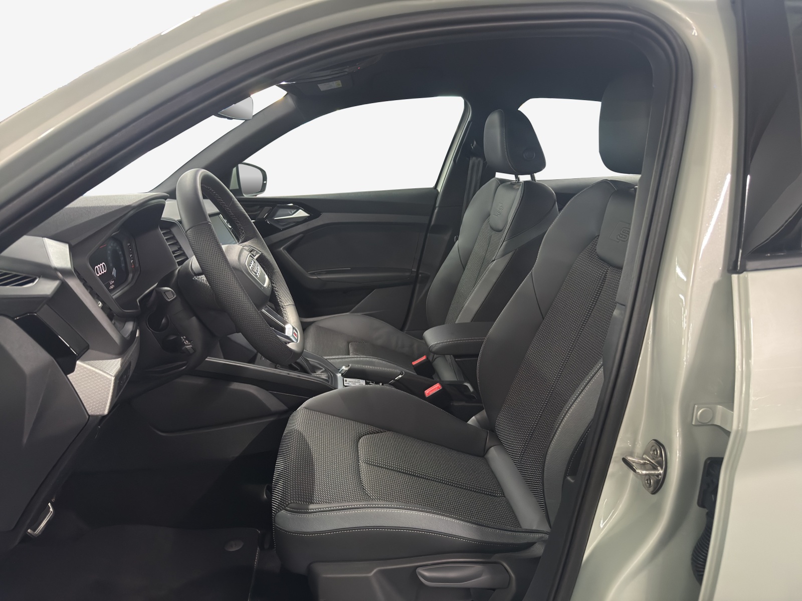 AUDI A1 Sportback 30 TFSI Attraction S-tronic-image-7
