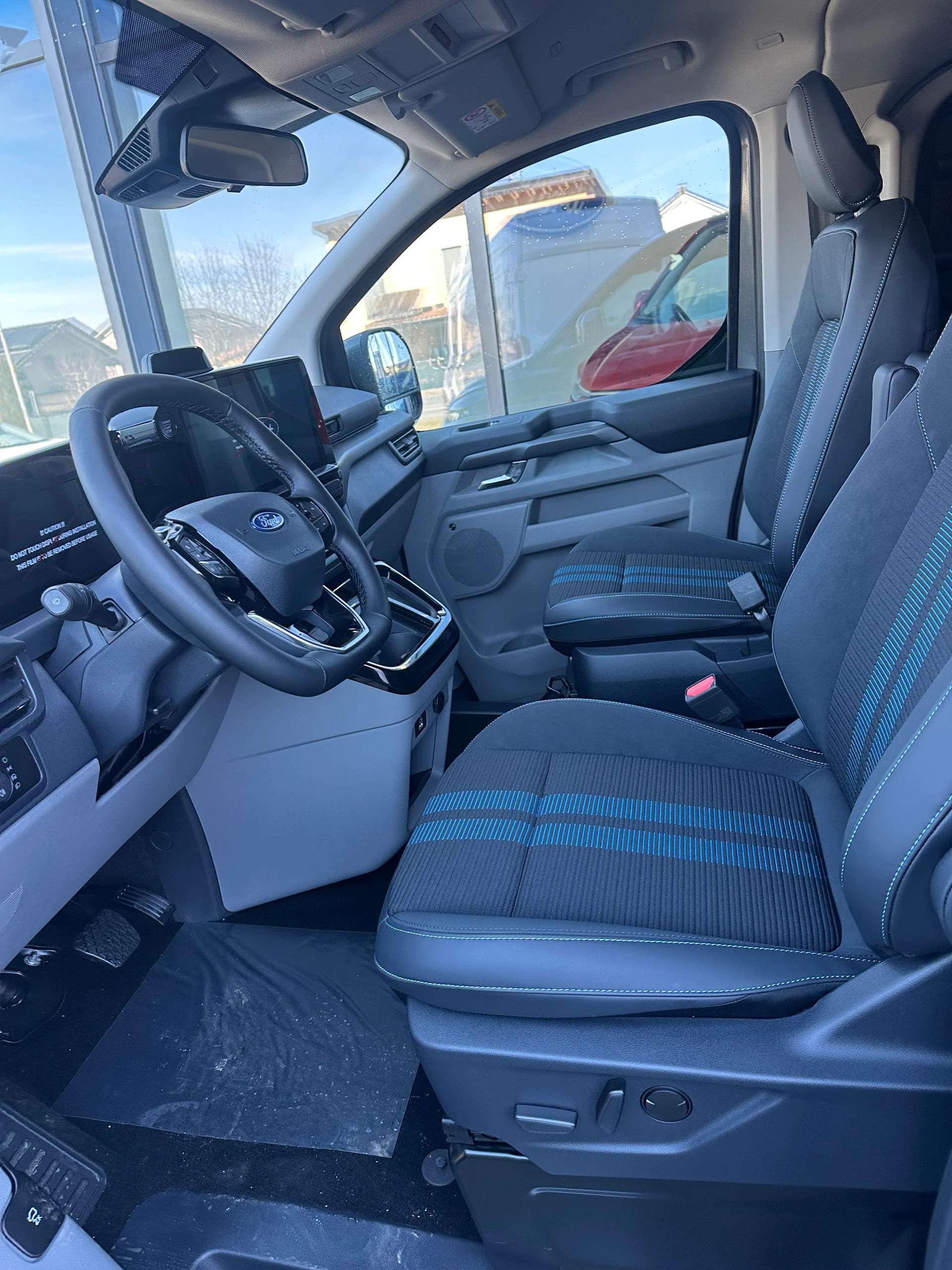 FORD Tourneo Custom 320 L1 2.0 EcoBlue 170 Sport 4x4-image-9