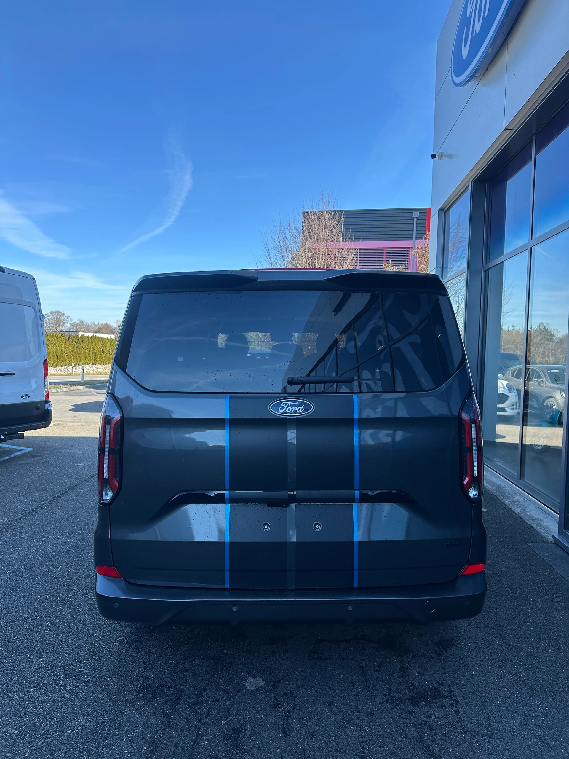 FORD Tourneo Custom 320 L1 2.0 EcoBlue 170 Sport 4x4-image-4