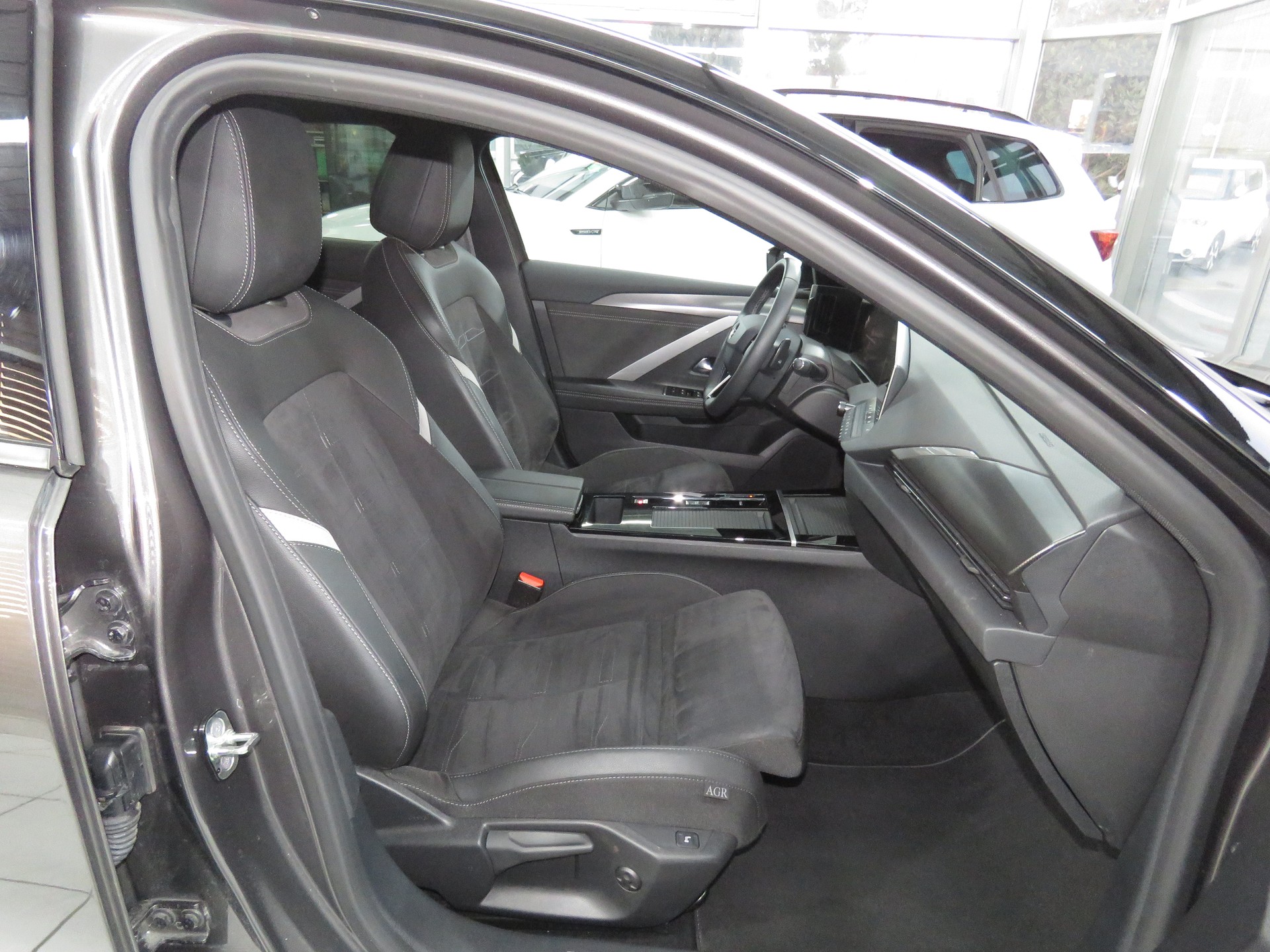 OPEL Astra 1.6 PHEV Turbo Swiss Plus Automat-image-12