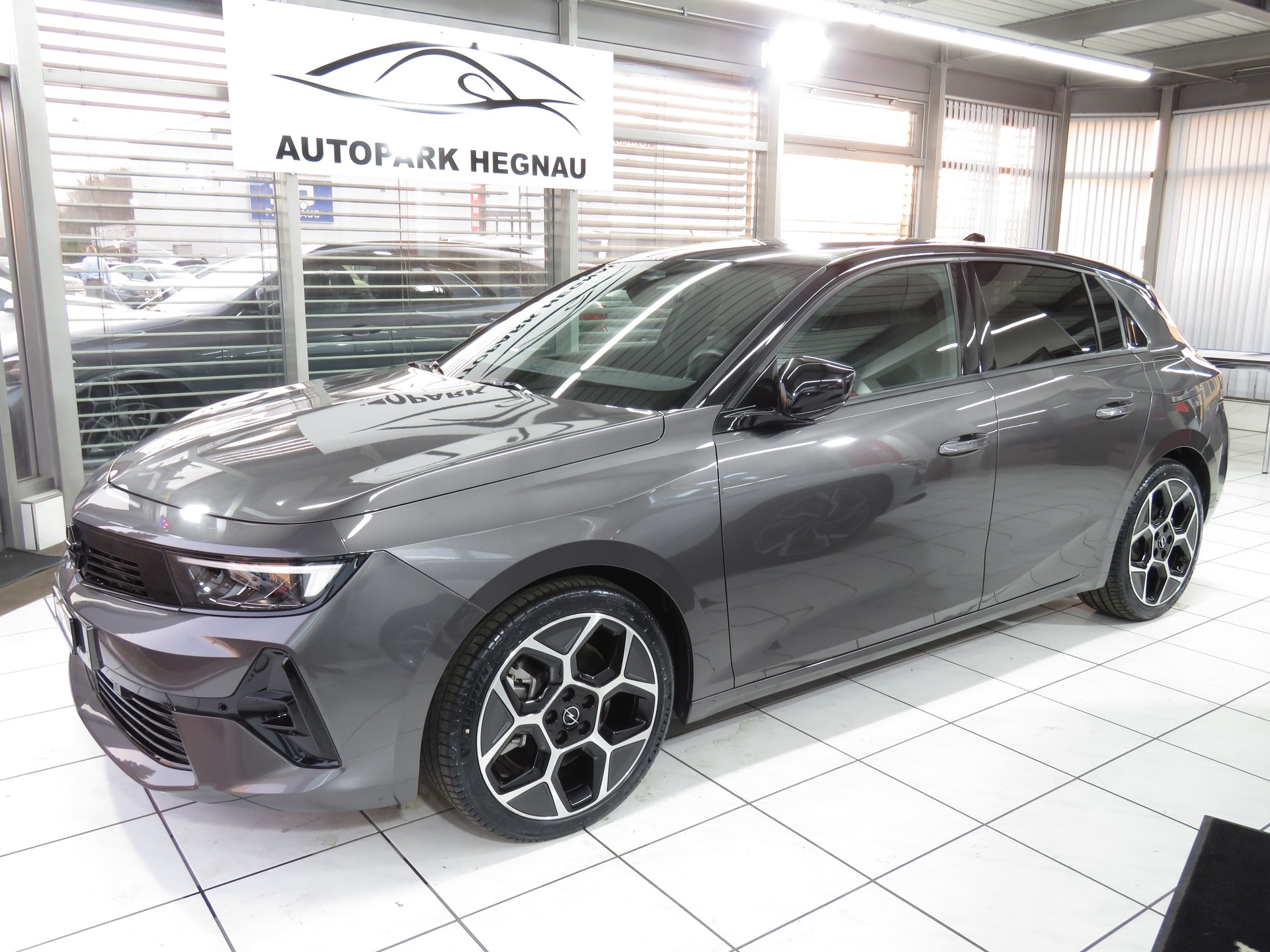 OPEL Astra 1.6 PHEV Turbo Swiss Plus Automat-image-0