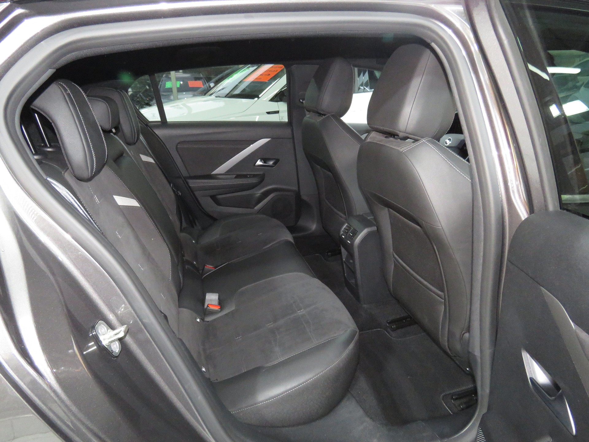 OPEL Astra 1.6 PHEV Turbo Swiss Plus Automat-image-13