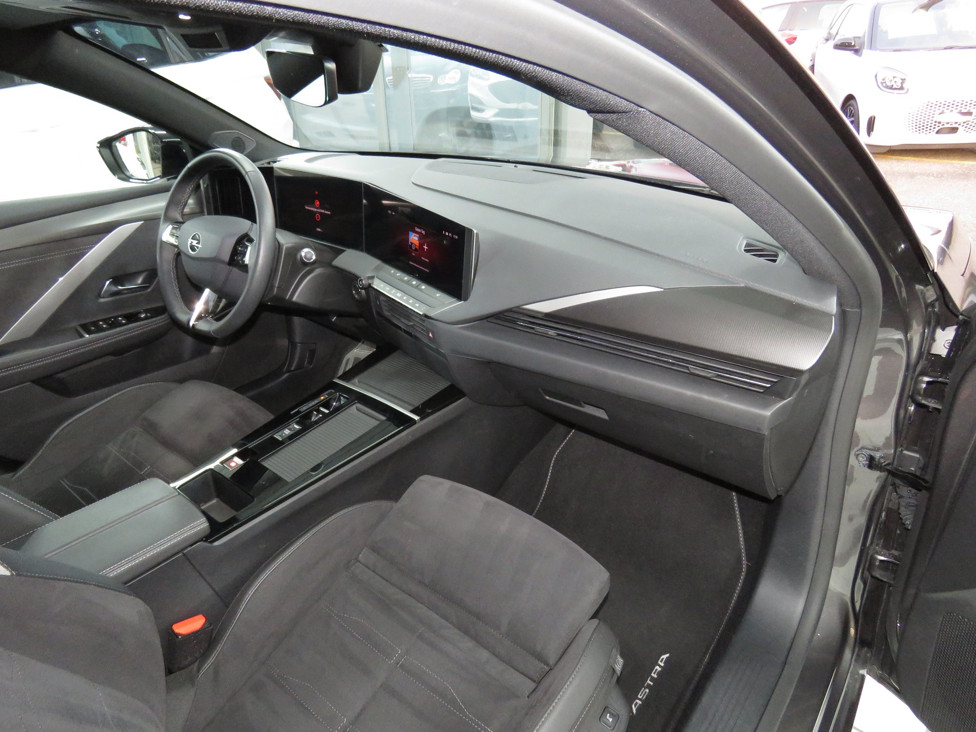 OPEL Astra 1.6 PHEV Turbo Swiss Plus Automat-image-11