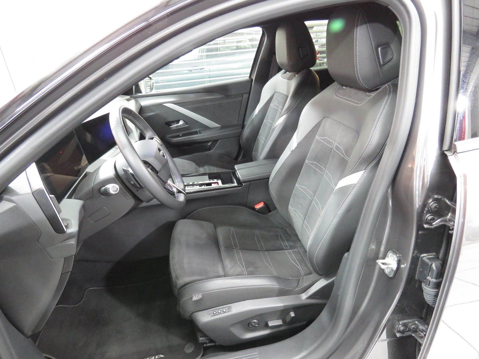OPEL Astra 1.6 PHEV Turbo Swiss Plus Automat-image-7