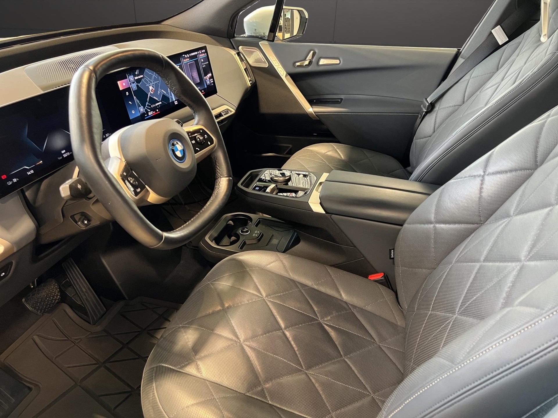 BMW iX xDrive M60-image-8