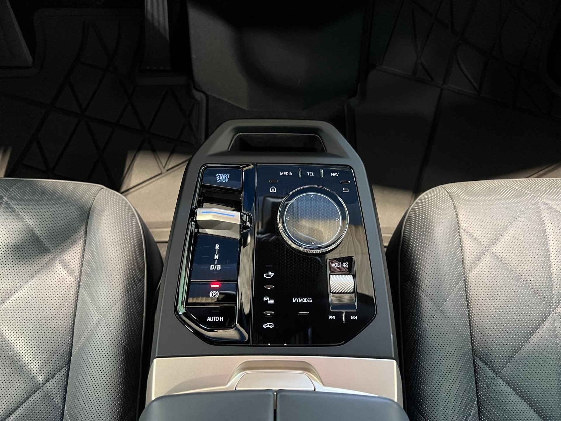 BMW iX xDrive M60-image-10