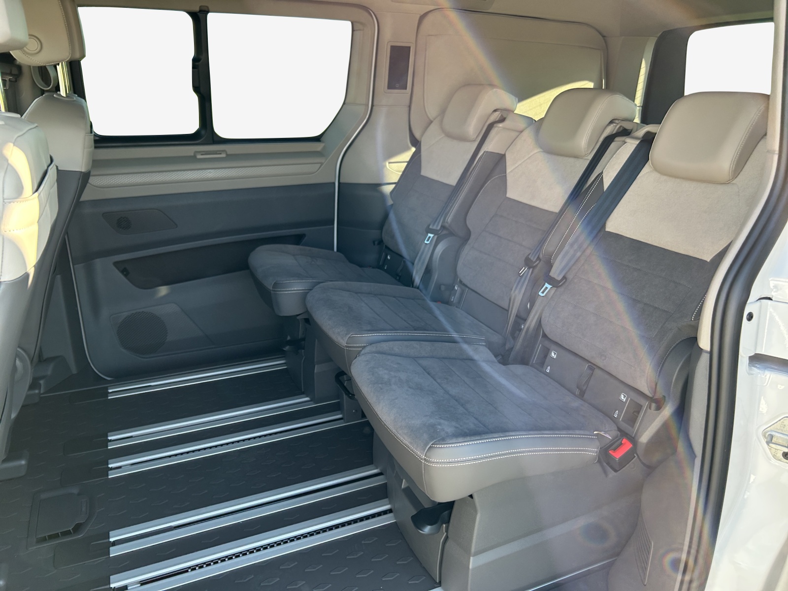 VW California 2.0 TSI Beach Tour-image-11