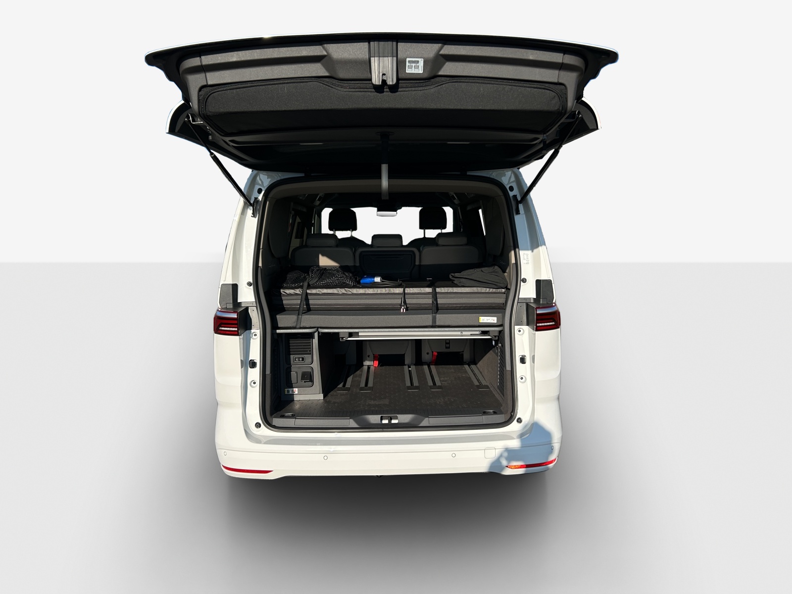 VW California 2.0 TSI Beach Tour-image-12
