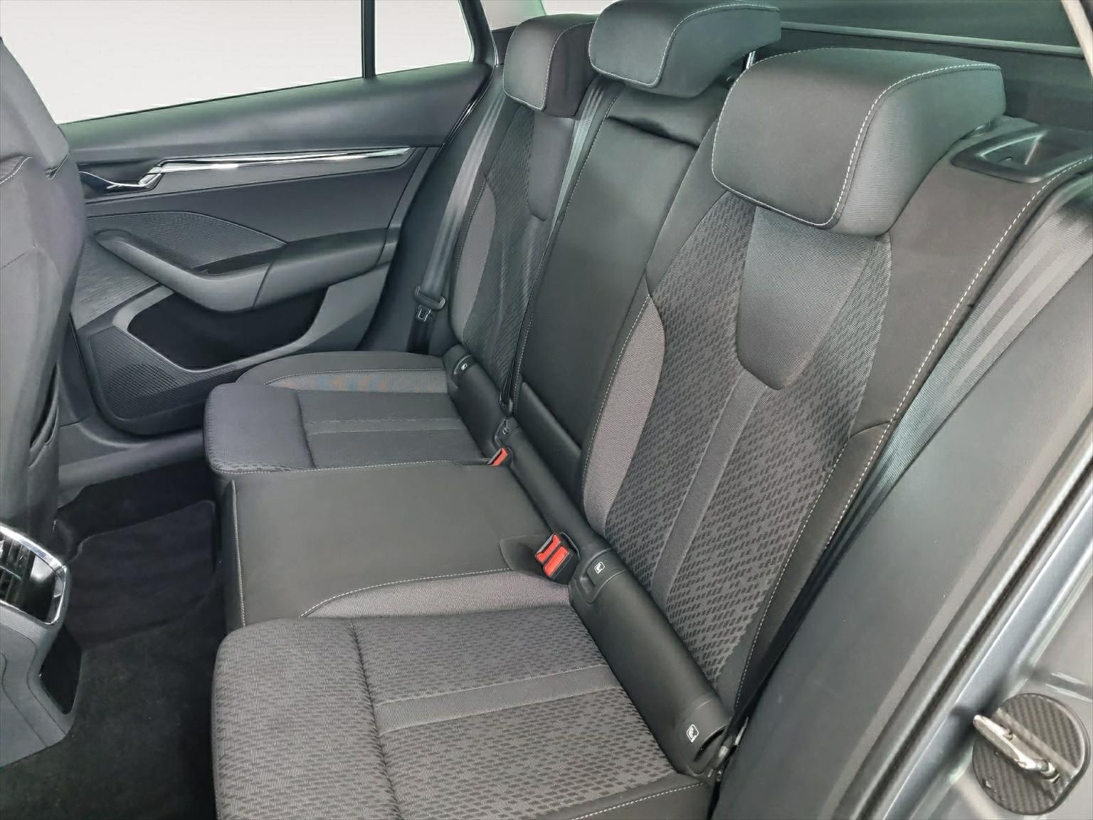 SKODA Octavia Combi 1.5 TSI mHEV DSG Style-image-12