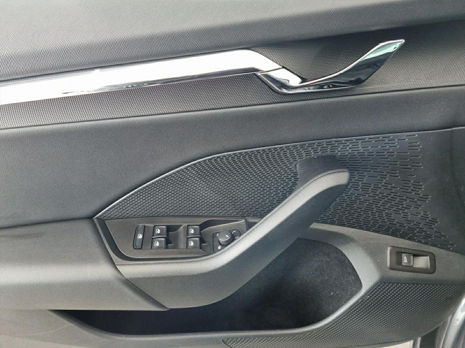 SKODA Octavia Combi 1.5 TSI mHEV DSG Style-image-9