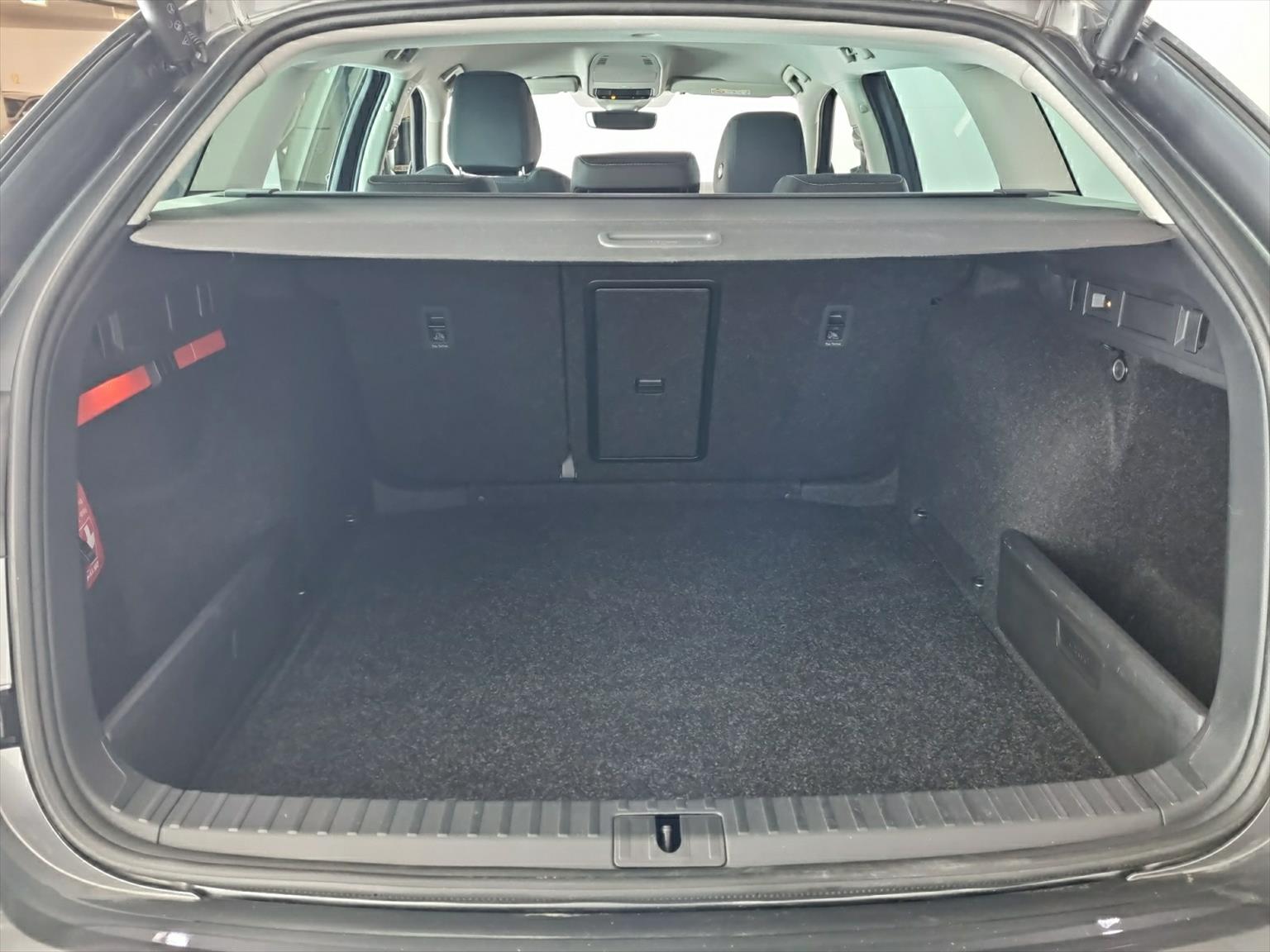 SKODA Octavia Combi 1.5 TSI mHEV DSG Style-image-11