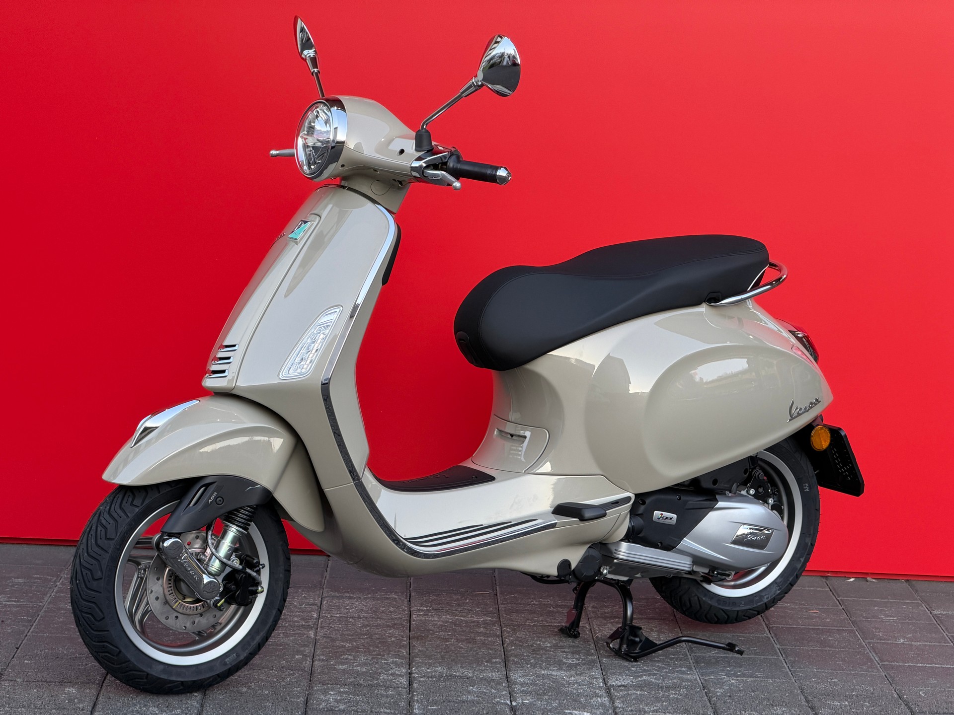 PIAGGIO Vespa 125 Primavera MY26-showroom-element-2