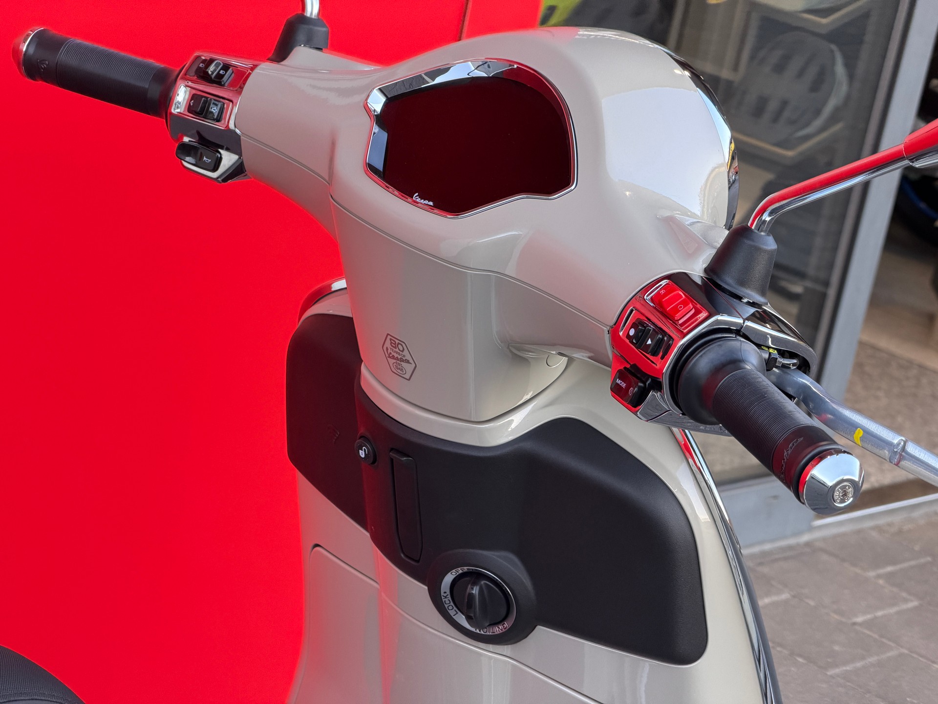 PIAGGIO Vespa 125 Primavera MY26-showroom-element-3