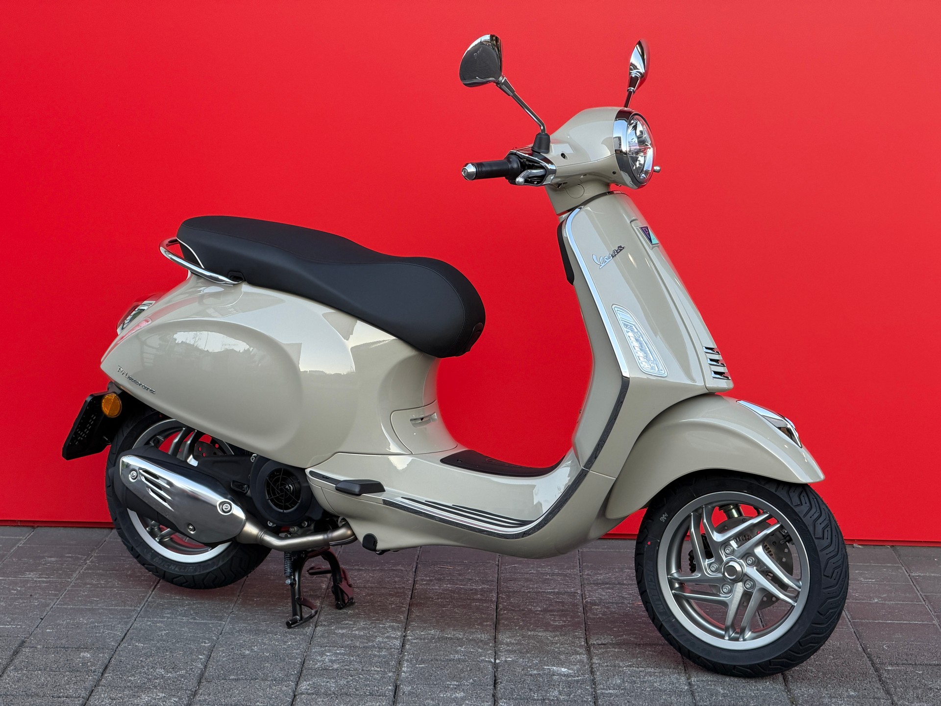 PIAGGIO Vespa 125 Primavera MY26-showroom-element-1