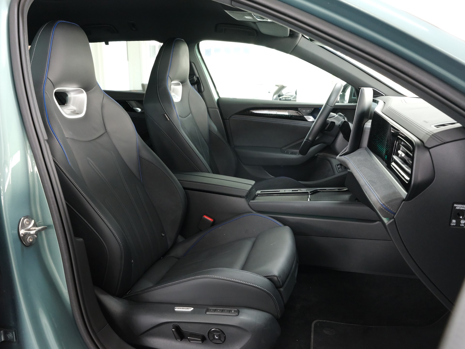 VW Passat Variant 1.5 TSI evo2 Plug-In- Hybrid R-Line DSG-image-19